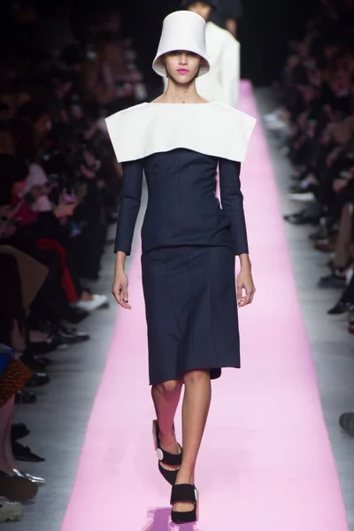 Look 15